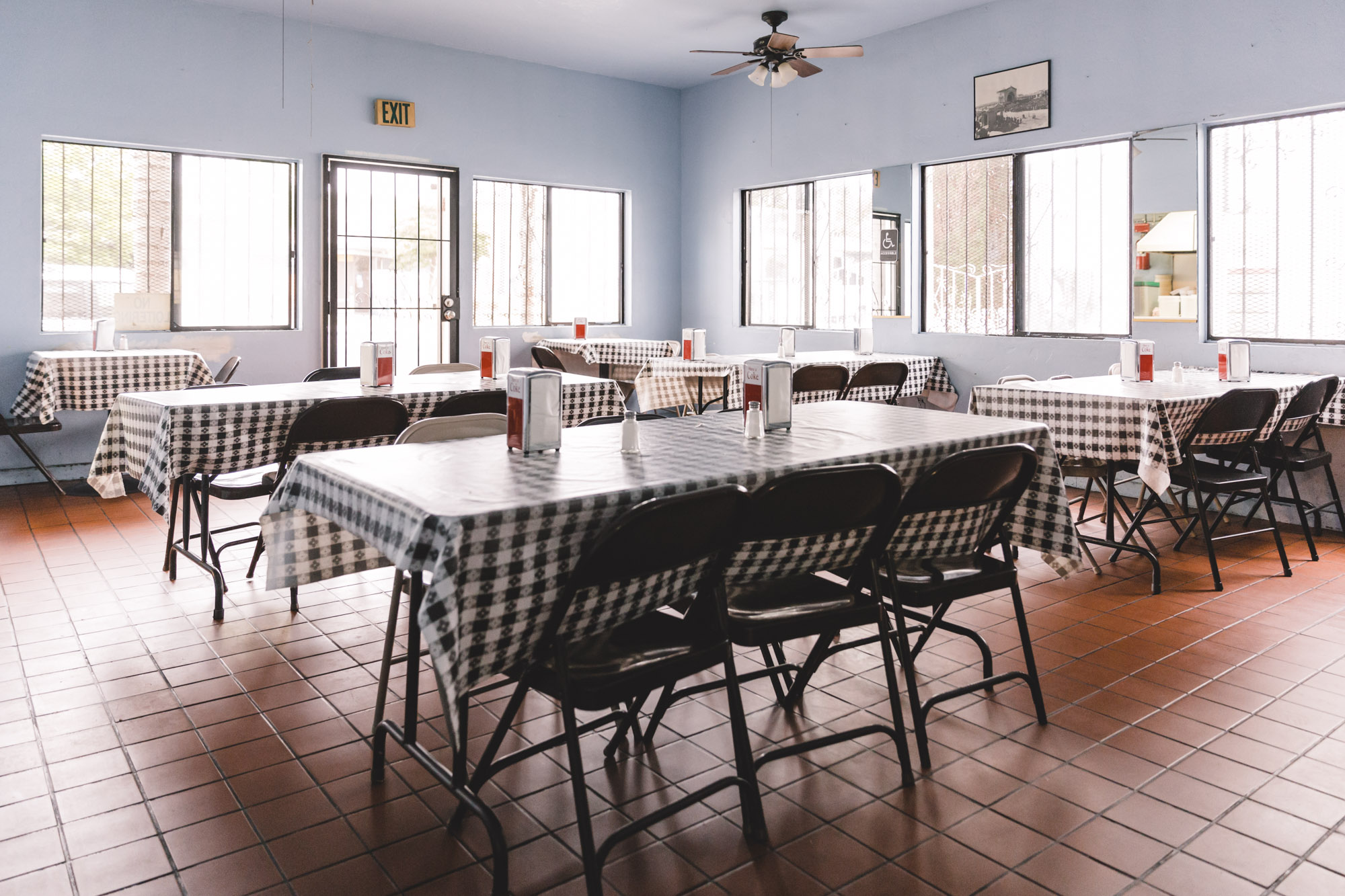 restaurant-dining-room-architectural-photography